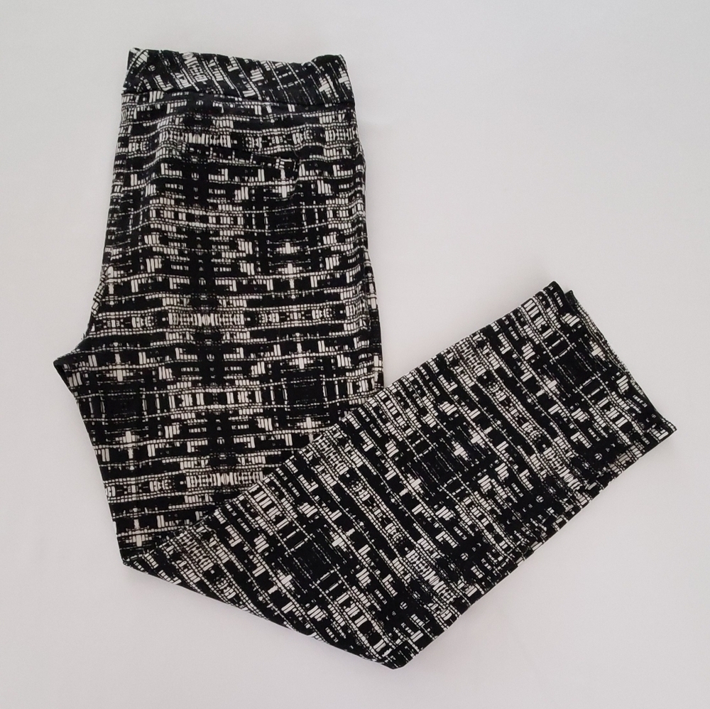 Alfani Black and White Abstract Geometric Pattern Ankle Pants Flat Front Size 4